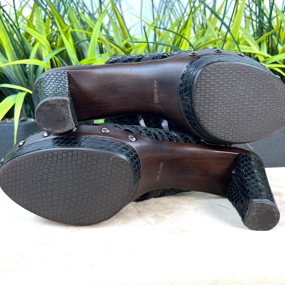 New w/o box: Stuart Weiztman Black Platform Sandals in 9 *RARE* style very chic - Picture 11 of 11